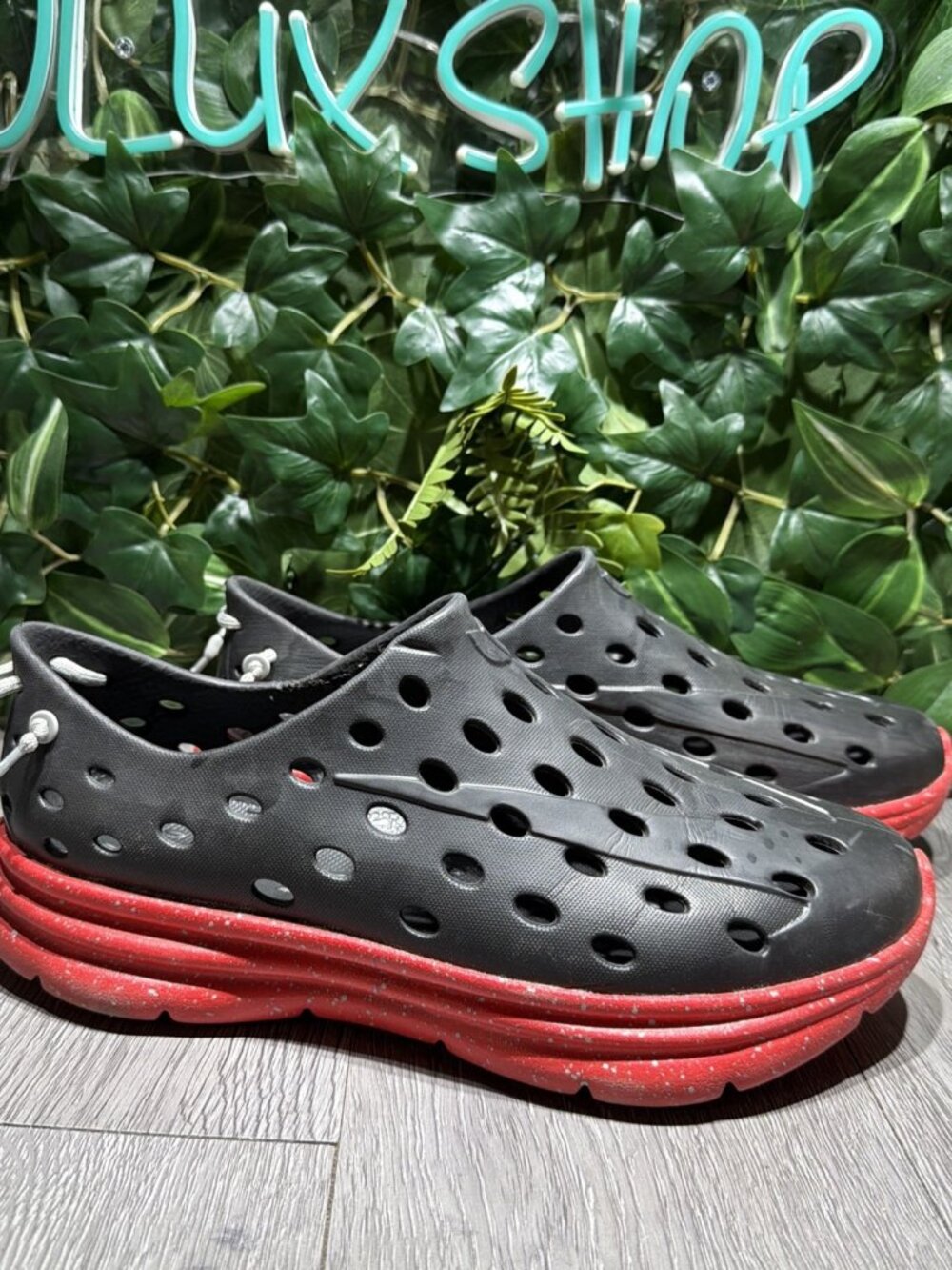KANE Footwear Revive Active Recovery Shoe Men’s Size 11 Black Red Speckle